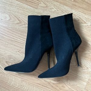 Aqua boots, size 5.5